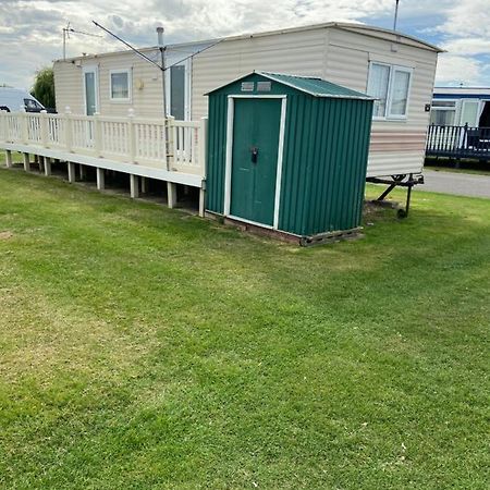 I13 The Chase Caravan Park Инголдмелс Экстерьер фото
