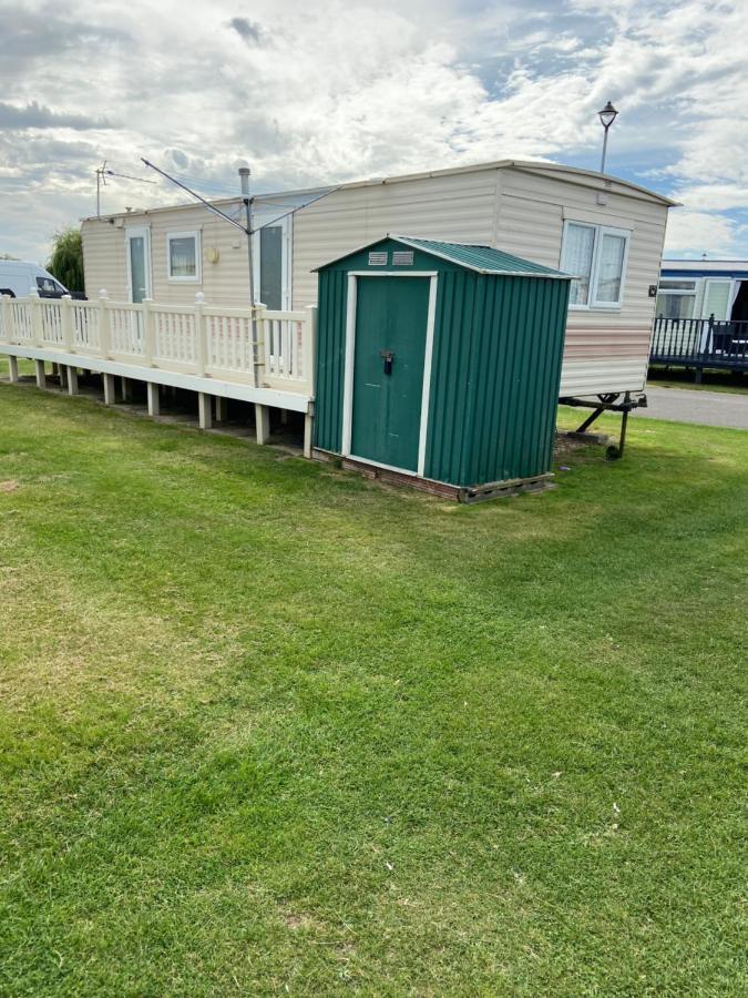 I13 The Chase Caravan Park Инголдмелс Экстерьер фото