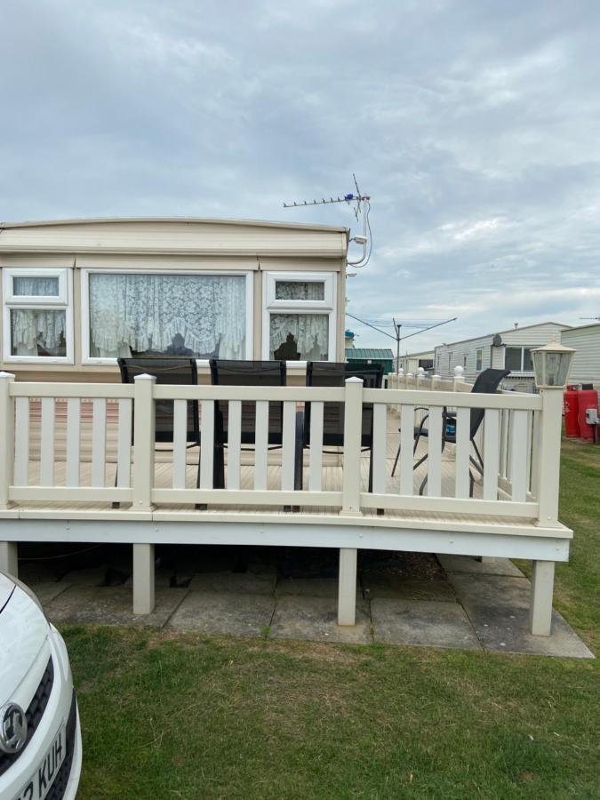 I13 The Chase Caravan Park Инголдмелс Экстерьер фото