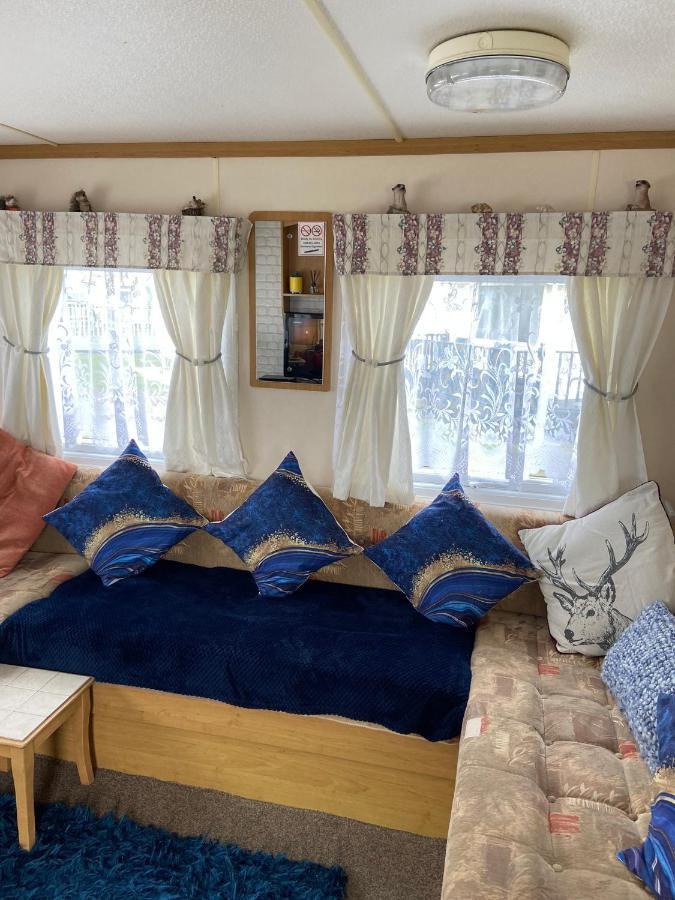 I13 The Chase Caravan Park Инголдмелс Экстерьер фото