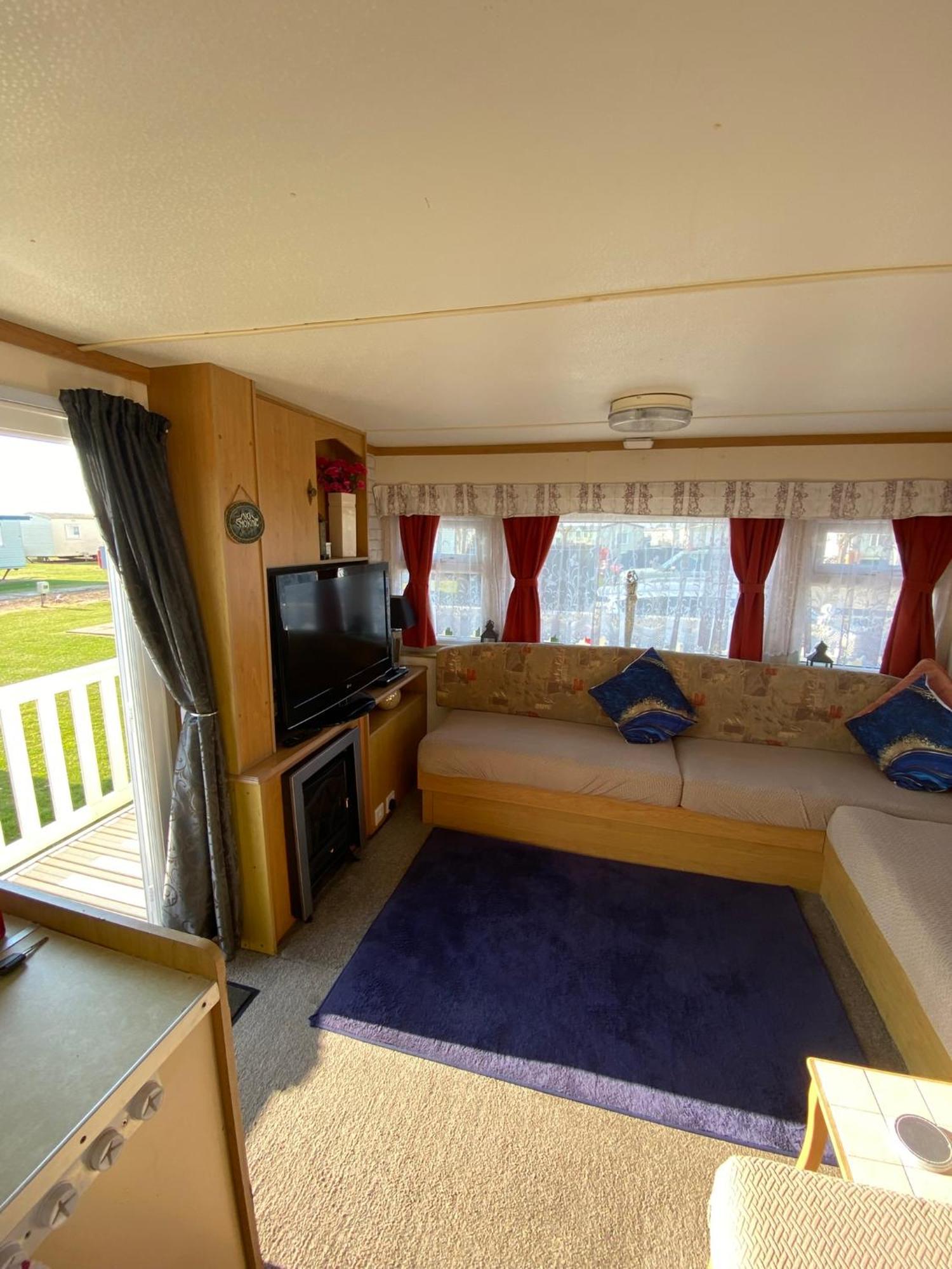 I13 The Chase Caravan Park Инголдмелс Экстерьер фото